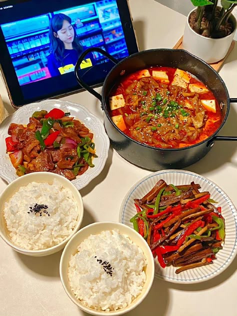 Korean Food Homemade, Japanese Cuisine Aesthetic, Korean Lunch Aesthetic, Korean Dinner Aesthetic, Korean Meal Aesthetic, Korean Aesthetic Food, Kdrama Food, Korean Food Ideas, Dinner Korean