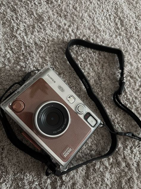 Vintage Polaroid Camera Aesthetic, 90s Camera Aesthetic, Polaroid Diary, Polaroid Camera Aesthetic, Fujifilm Aesthetic, Old Polaroid Camera, Camera Aesthetic Vintage, Rose Book, Vintage Polaroid Camera