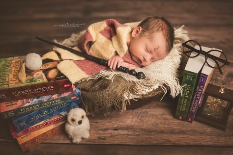 Harry Potter Newborn Pictures, Harry Potter Newborn, Baby Harry Potter, Harry Potter Nursery, Monthly Baby Pictures, Harry Potter Baby Shower, Monthly Baby, Harry Potter Baby, Baby Sleep Problems