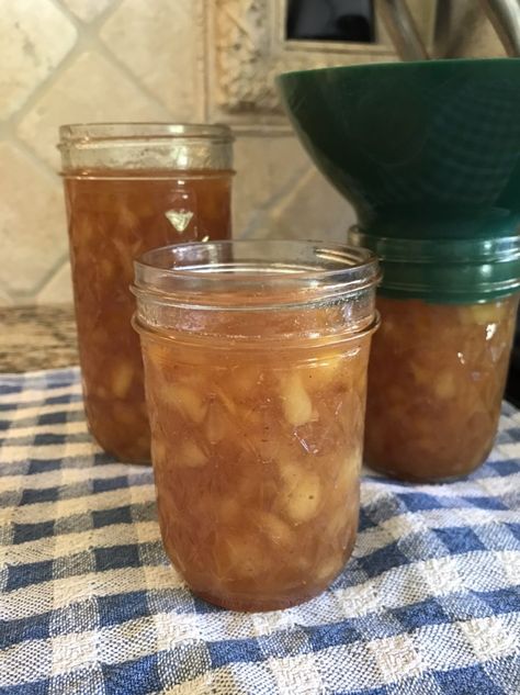 Apple Pie Jam Recipe Easy, Apple Pie Jelly Recipe Canning, Apple Pie Preserves, Apple Jam Without Pectin, Apple Cinnamon Jam Recipe, Freezer Apple Jam Recipe, Apple Pie Jelly Recipe, Apple Butter Jam Recipe, Green Apple Jam Recipe