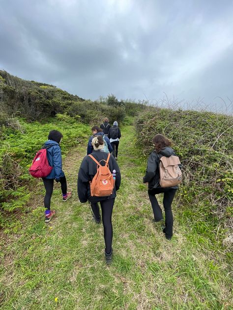 Friend Group Library, Trekking With Friends, Big Friend Group, Big Group Of Friends, Vision Board2025, Walking Group, Boys Trip, Trekking Photography, Hiking Group