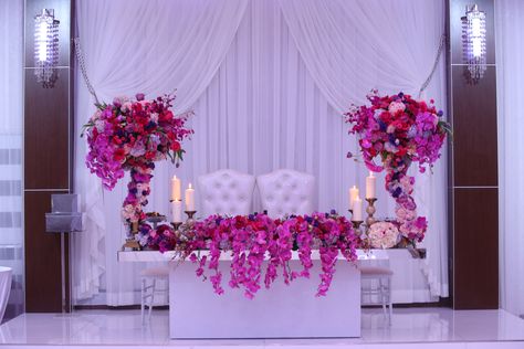 Pink And Purple Wedding Table Decor, Pink Head Table Wedding, Head Table For Bride And Groom, Wedding Sweetheart Table Ideas Elegant, Groom Decorations Wedding, Classic Wedding Backdrop, Bride And Groom Reception Table, Head Table Decor Ideas, Bride And Groom Table Ideas