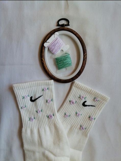 Hand Embroidered Socks, Sock Embroidery, Embroidery Socks, Embroidered Socks, Nike Socks, Cute Nikes, Embroidery Ideas, Mode Inspo, Designer Socks