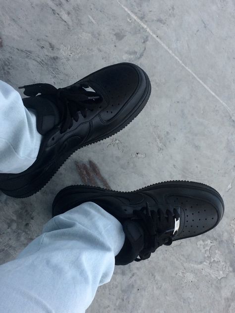 Air Force 1 Noir, Black Forces, Dunks Outfit Woman, Black Force, Guys Fashion Swag, Black Air Force 1, Dunks Outfit, Back To School Shoes, Black Nike Shoes