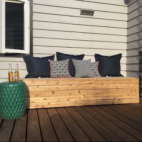 DIY : Outdoor Storage Bench – Better Remade Diy Outdoor Storage Bench, Deck Storage Bench, Deck Bench Seating, Patio Organization, Outdoor Furniture Ideas Backyards, Patio Storage Bench, Deck Bench, Outdoor Bench Seating, Diy Outdoor Storage