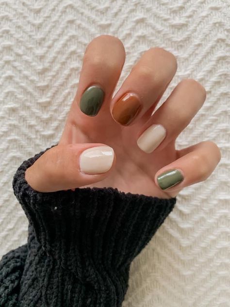 Fall Color Scheme Nails, Easy Fall Manicure, Gel Nail Color Combinations, Multi Colored Nails Fall Neutral, Trending Square Nails, Multicolored Fall Nails, Fall Nails Multi Colored, Fall Nails Different Color Each Nail, Granola Nails Aesthetic