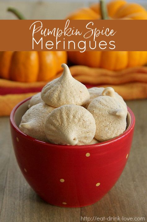 Pumpkin Meringue, Dessert Balls, Pizzelle Cookies, Pumpkin Spices, Meringue Cookie Recipe, Meringue Desserts, Meringue Recipe, Pavlova Recipe, Fall Cooking