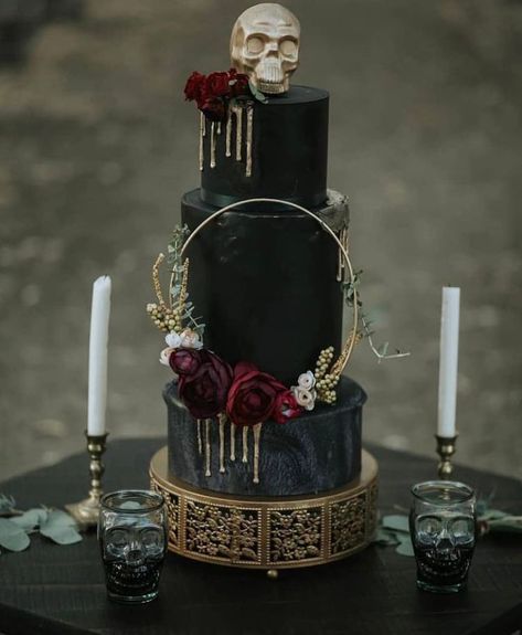 Are you planning a Halloween wedding day? Check out these themed Halloween wedding cakes for your big day! #magpiewedding Haunted Wedding, Gothic Wedding Cake, Dark Romantic Wedding, Halloween Wedding Cakes, Gothic Wedding Theme, Dark Wedding Theme, Buckwheat Cake, Halloween Themed Wedding, Black Wedding Cakes