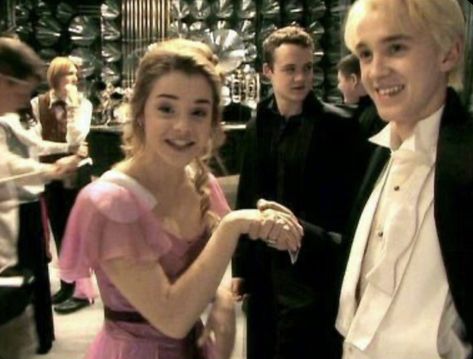 emma watson and tom felton at the yule ball behind the scenes-goblet of fire Yule Ball Aesthetic, Harry Potter Yule Ball, Ball Aesthetic, Buku Harry Potter, Harry Potter Icons, Draco And Hermione, Yule Ball, Images Harry Potter, Harry Potter Actors