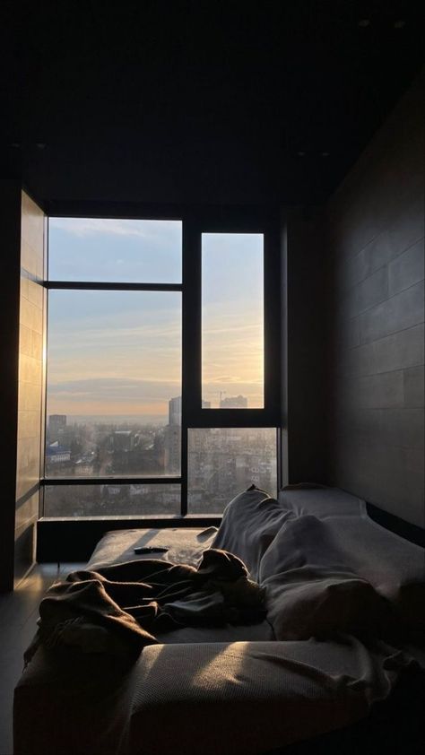 Apartamento New York, Apartment View, Apartment Aesthetic, Castle House, Dream House Rooms, Aesthetic Rooms, Luxury Homes Dream Houses, Dream Apartment, Dream House Interior