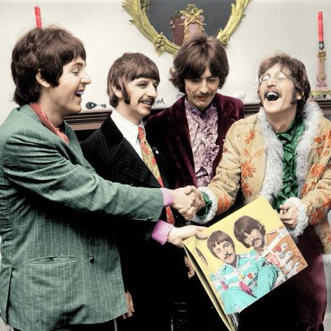 Beatles Archive on Twitter: "#TheBeatles promoting "Sgt Pepper's Lonely Hearts Club Band", 19th May 1967 via @SgtPepper1710… " Beatles 1967, Beatles Baby, Sgt Peppers Lonely Hearts Club Band, Beatles Sgt Pepper, 70s Men, Beatles Photos, Beatles Pictures, Sgt Pepper, Album Of The Year