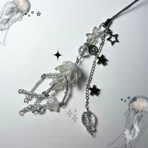 Jellyfish Phone Charm, Jellyfish Clothes, Phone Charms Diy, Phone Charm Ideas, Phone Charms Aesthetic, Jellyfish Charm, Jellyfish Keychain, Pretty Jewelry Necklaces, Bead Charms Diy