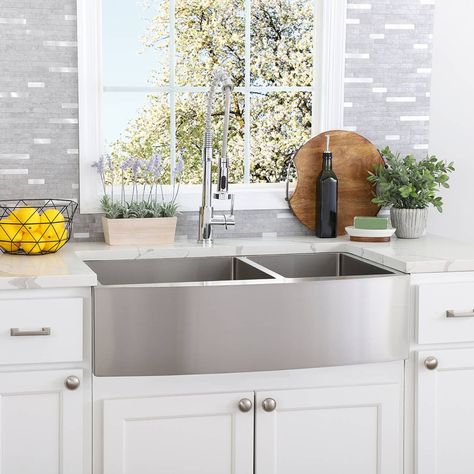 Farmhouse apron sink