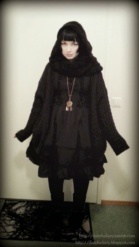 Daily Fuckery: Dark-mori things Mori Aesthetic, Fashion Genres, Forest Goth, Pixie Core, Dark Mori Kei, Dark Mori Fashion, Goth Fits, Strega Fashion, Dark Things