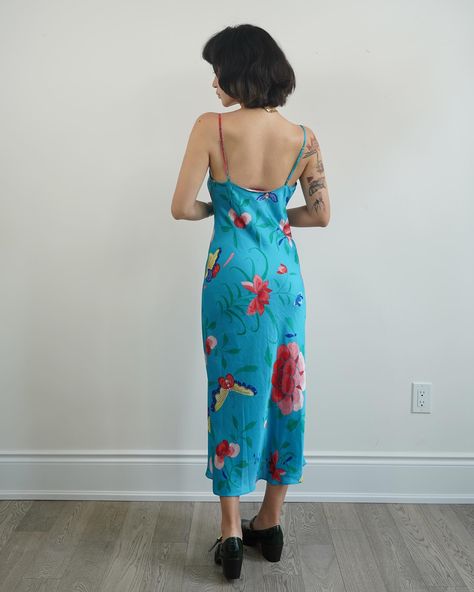 Available for Story Exchange Only: Thrifted floral prints spaghetti straps slip dress in Turquoise blue. Size S, 100% polyester. Approx. Measurements// Chest: 34” Waist: 32” Length: 49” (adjustable straps) #ClothesforHearts #preloved #thriftedfashion #secondhandclothing #torontovintage #slipdress #summerdresses #vintagestyling #clothingswap V-neck Sundress Slip Dress With Straps, Floral Print Satin Slip Dress With Spaghetti Straps, Blue Floral Slip Dress, Urban Outfitters Sundress With Spaghetti Straps, Clothing Swap, Urban Outfitters Floral Print V-neck Dress, Thrift Fashion, Turquoise Blue, Second Hand Clothes