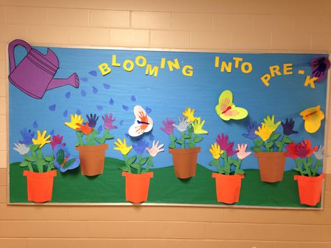 Spring Billboards Preschool, Hello Spring Bulletin Board, Pre K Spring Bulletin Boards, Gardening Bulletin Board Preschool, Spring Display Board Nursery, Spring Wall Decor Classroom, Spring Bulletin Board Ideas For Work, Spring Bulletin Board Ideas For Toddlers, Garden Bulletin Board Ideas