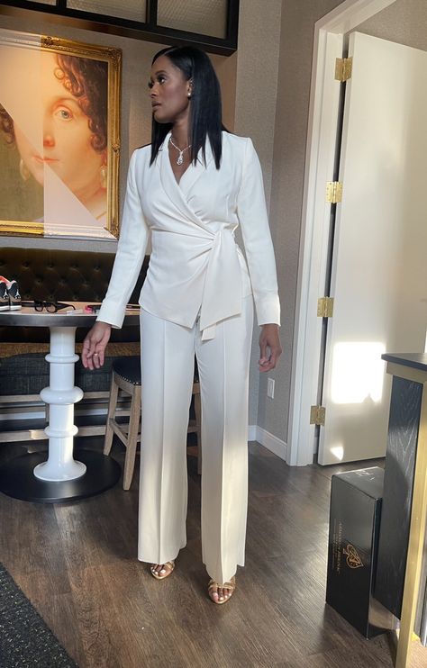 White Graduation Pantsuit, Womens Suit Professional, Classy Suits For Women Modern, White Suit For Graduation, White Pants Suits For Women Classy, Swearing In Ceremony Outfit, White Suit Black Woman, Pants Suits For Women Graduation, Professional White Dress