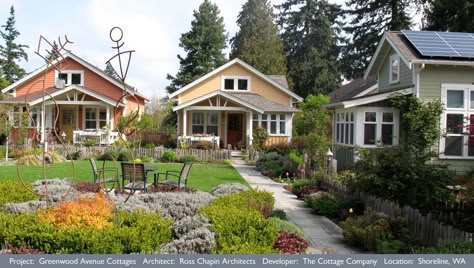 Greenwood Avenue Cottages designed by architect Ross Chapin form a pocket neighborhood in Shoreline, WA. Small House Communities, Sherbrooke Quebec, Pocket Neighborhood, Tiny House Village, Co Housing, Small Cottages, Tiny House Community, Best Tiny House, Community Living