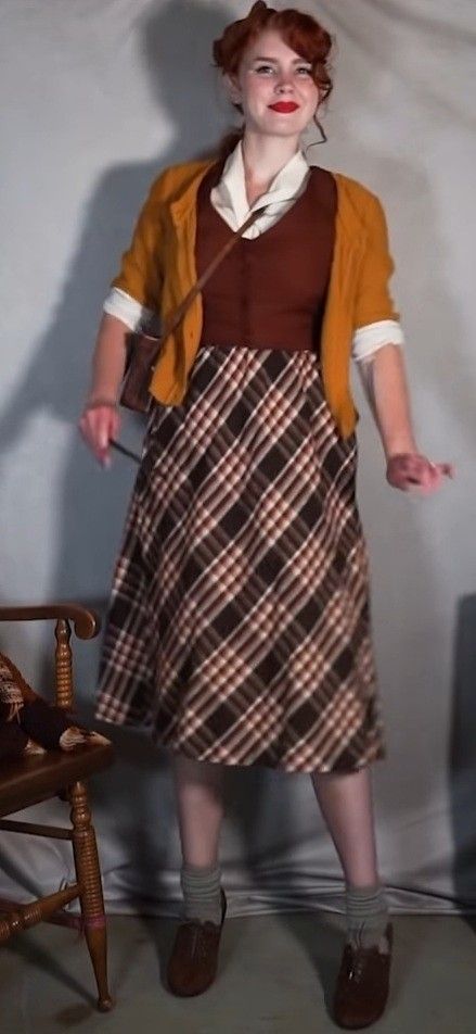 Professor Costume Woman, 50s Teacher Outfit, Library Worker Outfit, Winter Librarian Outfit, 60s Librarian, Quirky Teacher Aesthetic, Drama Teacher Outfit, Wes Anderson Outfits Women, Librarian Outfit Work Clothes