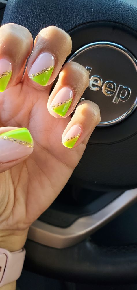 Summer Nail Ideas Green, Neon Lime Green Nails, Lime Green Nails Design Short, Lime Green And Gold Nails, Neon Nails Designs Short, Lime Nails Design, Neon Green Yellow Nails, Lime Green Nails Short, Short Lime Green Acrylic Nails