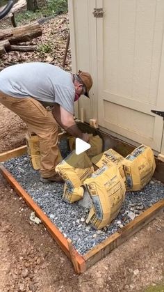 Concrete Forms Diy How To Make, Concrete Bag Steps, How To Fix Cement Steps, Concrete Step Repair Diy, Diy Concrete Pad For Shed, Dry Pour Concrete, Diy Stairs Outdoor, Repair Concrete Driveway, Diy Concrete Slab