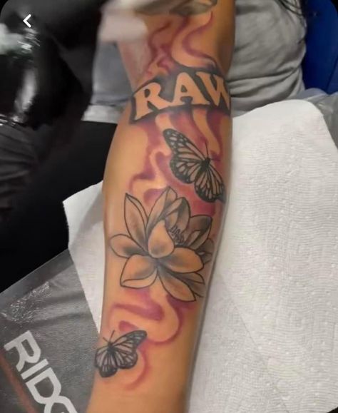 Shading Ideas For Tattoos, Lightly Shaded Tattoos, Girls Sleeve Tattoo Ideas, Fore Arm Tattoos Women, Pretty Tattoos Black Women, Tattoos For Black Skin Women, Cute Tattoos For Black Women, Tattoo Shading Ideas Backgrounds, Raw Tattoo