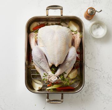 raw turkey in a roasting pan Cooking Turkey Upside Down, Martha Stewart Turkey Recipe, Cheesecloth Turkey, Upside Down Turkey, Preparing A Turkey, Glazed Turkey, Perfect Roast Turkey, Roast Turkey Recipes, Honey Glazed