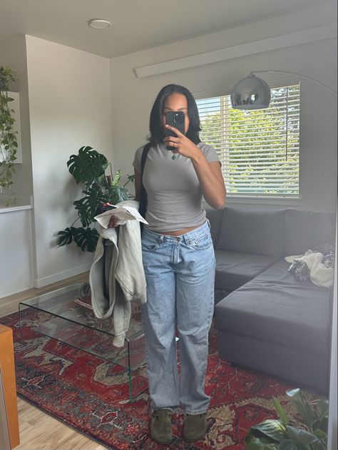 Grey Clogs Outfit, Cute Everyday Outfits Fall 2023, Dark Grey Shirt Outfit, Zip Up Jacket Outfit, Grey Shirt Outfit, Gray Shirt Outfit, Birks Outfit, Everyday Outfits Fall, Tomboyish Outfits