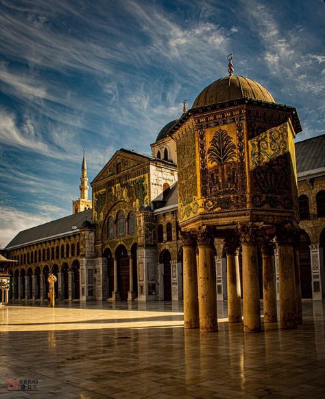 Damascus Syria Aesthetic, Damascus Mosque, Great Mosque Of Damascus, Masjid Architecture, Damascus Wallpaper, Most Beautiful Mosques, Syria Before And After, Syria Country, Umayyad Mosque