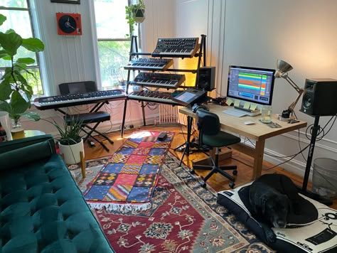 Home Music Studio Ideas, Home Studio Desk, Music Room Design, Home Recording Studio Setup, Home Studio Ideas, Home Music Rooms, Ielts Listening, Recording Studio Home, Home Studio Setup