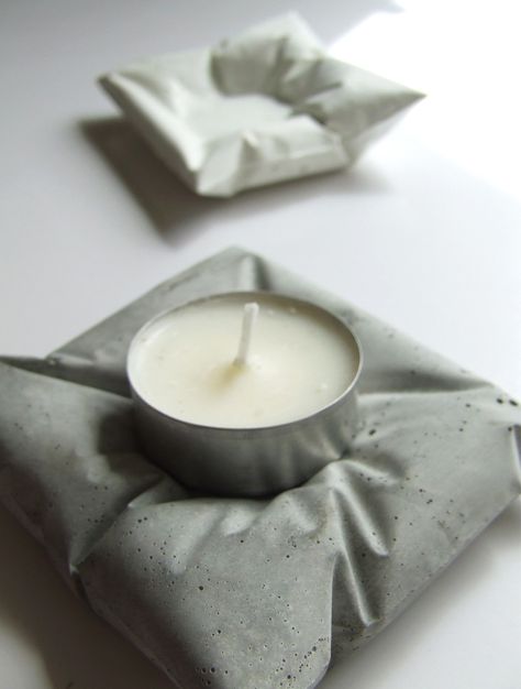 the series of soap dishes and candlesticks are made of from casting concrete in plastic bags. Koti Diy, Concrete Candle Holders, Cement Diy, Concrete Candle, Concrete Crafts, Concrete Projects, Cement Crafts, Concrete Art, Concrete Design