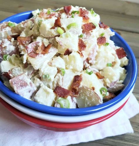 Potato Salad With Sour Cream, Salad With Sour Cream, Red Skin Potato Salad, Red Potato Salad Recipe, Potato Salad With Bacon, Loaded Potato Salad, Salad Bacon, Salad Recipes With Bacon, Potato Chip Flavors