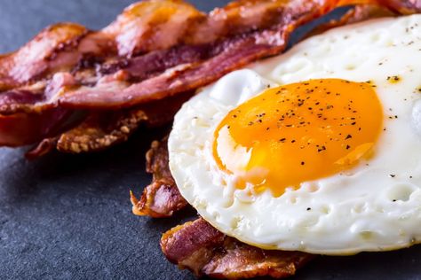 15 Foods to Avoid with Gallbladder Issues - Facty Health Whole Foods Diet Plan, Paleo Diet Breakfast, Gallbladder Diet, Paleo Meal Prep, Paleo For Beginners, Bacon Eggs, Fat Loss Diet Plan, Low Carb Diets, Whole Food Diet