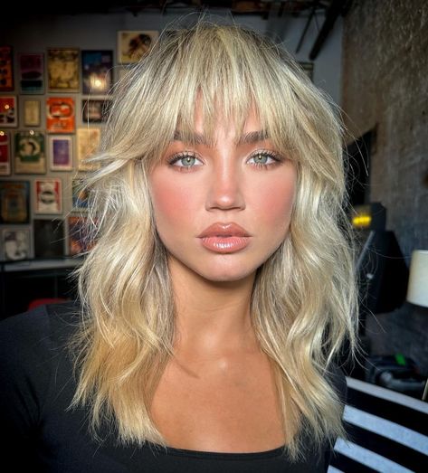 Shag Haircut Ideas, Medium Shaggy Hairstyles, Medium Shag, Rocker Hair, Medium Shag Haircuts, Shaggy Haircuts, Shag Hairstyles, Blonde Hair Inspiration, Shag Haircut