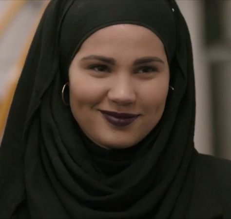 Iman Meskini, Sana Bakkoush, Skam Aesthetic, Sana Icon, Arts Club, Skam Norway, Dark Arts, Pretty Ppl, Heart Eyes