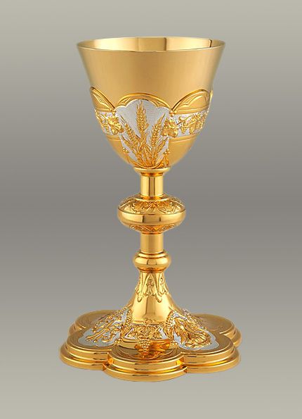 Golden Chalice, Catholic Altar, Jesus Christ Painting, Base Image, Egyptian Symbols, Eucharist, Catholic Art, Jesus Pictures, Sacred Art