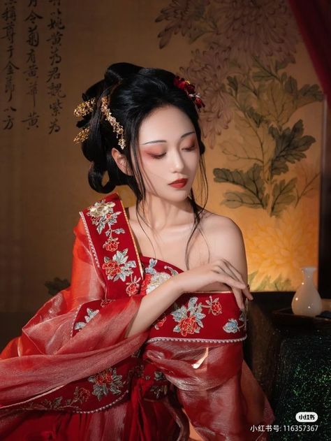 Old Japanese Clothing, Geisha Tattoo, Ancient Chinese Clothing, Geisha Art, Japanese Clothing, Chinese Art Girl, Japanese Dress, Japanese Geisha, Girl Portrait