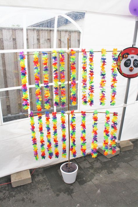 Assembled some bamboe sticks to display our Leis. Luau Lei Display, Make A Lei, Lei Stand, Luau Ideas, Hawaii Themed Party, Luau Baby Showers, Luau Theme Party, 30th Party, Luau Theme