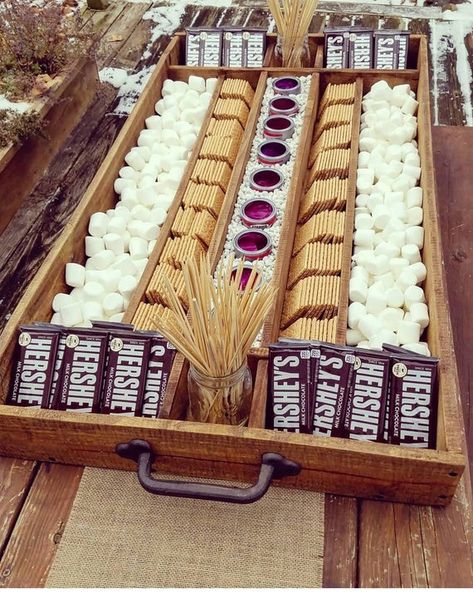 Outdoor Wedding Food Ideas Dinners, Easy Wedding Food, Fun Wedding Food, Smores Bar Party, Summer Wedding Food, Grazing Station, Smores Bars, Smores Station, Smores Bar