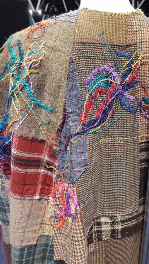 Clothes Upcycle, Patchwork Clothes, Repurposed Clothing, Textile Fiber Art, Recycled Fashion, Recycle Clothes, Fabric Projects, Upcycle Clothes, Fabric Art