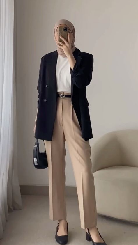 Hijab Professional Outfits, Muslimah Office Wear, Hijabi Interview Outfit, Formal Look Hijab, Black Cardigan Outfit Hijab, Hijabi Professional Outfits, Office Look Hijab Casual, Ootd Blazer Hijab Casual, Hijabi Corporate Outfit