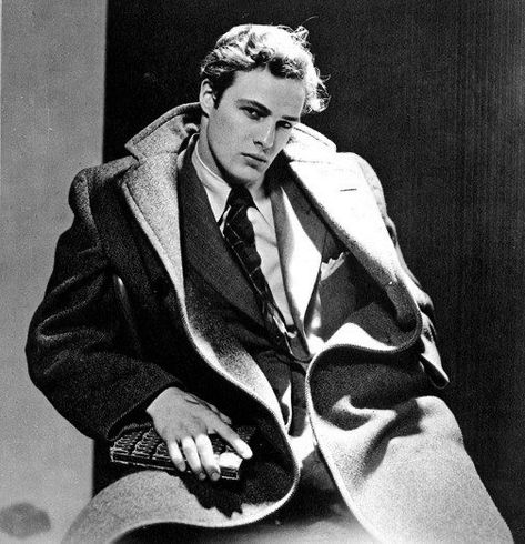 marlon brando, 1946 Celebrity Wedding Dresses, Hollywood Men, Actors Male, Classic Portraits, Cecil Beaton, Marlon Brando, Boys Fashion, Steve Mcqueen, Handsome Actors