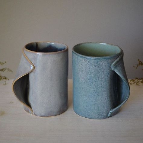 Pottery Handles, Ceramics Mugs, Grey Mugs, Cool Shapes, Pottery Handbuilding, Diy Ceramic, Pottery Inspo, Slab Pottery, Pottery Handmade