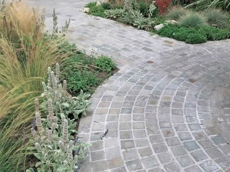 Design with cobblestone setts. Available in a choice of materials. Sizes are typicaly 100mm x 100mm and 200mm x 100mm. Ideal for paths and driveways. Circle Pathway, Stone Garden Ideas, Sandstone Setts, Driveway Borders, Stone Pathway Ideas, Driveway Border, Cobblestone Patio, Cobblestone Paving, Pathway Ideas