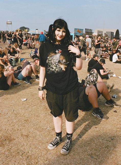 Gen X Outfits, Emo Core Outfits, Numetal Outfits, Metal Style Outfits, 2024 Festival Outfits, Slipknot Outfits, Numetal Aesthetic, Metal Outfits Women, Alternative Style Outfits