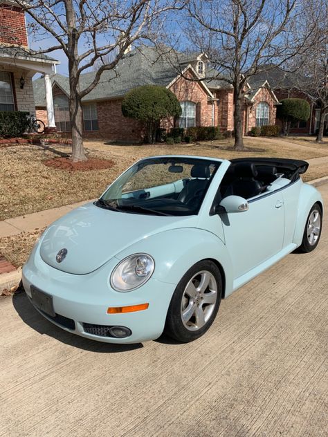 Pastel Beetle Car, Volkswagon Convertible Beetle, Volkswagen Beetle Convertible Aesthetic, Cute Cheap Cars, 2008 Volkswagen Beetle Convertible, Bettle Volkswagen Convertible, Volkswagen Beetle Decorations, Cute Car Exterior, Bettle Volkswagen Aesthetic