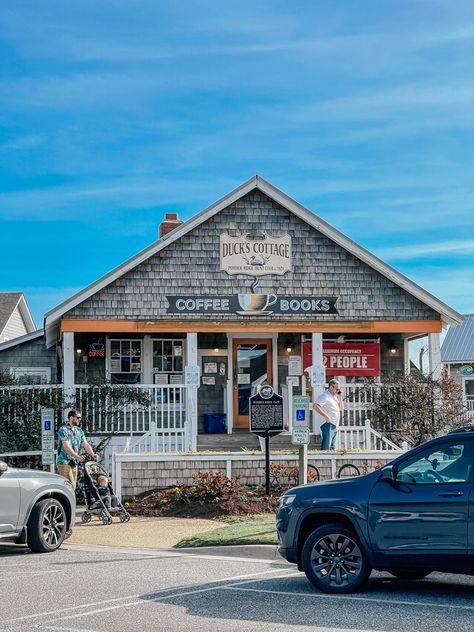 front of coffee shop in outer banks Outer Banks Aesthetic House, North Carolina Coffee Shops, Beach Town Coffee Shop, Outer Banks House Aesthetic, North Carolina Coast Aesthetic, Outer Banks Trip, Outerbanks North Carolina Aesthetic, Wilmington North Carolina Houses, Outer Banks Nc Aesthetic