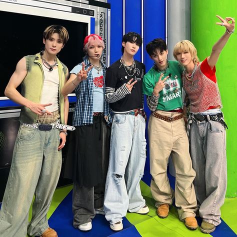 Baggy Jeans Outfit, Nct 127 Johnny, Nct Group, Ten Chittaphon, Hip Hop Outfits, September 7, Kpop Outfits, Stage Outfits, Asian Men