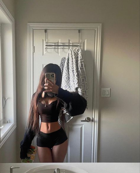 Amu Westwood, Saying Hello, Body Inspiration, I Understand, Discord Server, The Vault, Cute Everyday Outfits, Alternative Outfits, Insta Photo Ideas