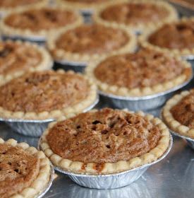 Pie Tarts Mini, Small Pecan Pies, Pecan Pie Tarts Recipe, Pecan Pie Mini, Decadent Pies, Mini Pecan Pie Recipes, Mini Pecan Pie, Tarts Mini, Pecan Tarts Recipe